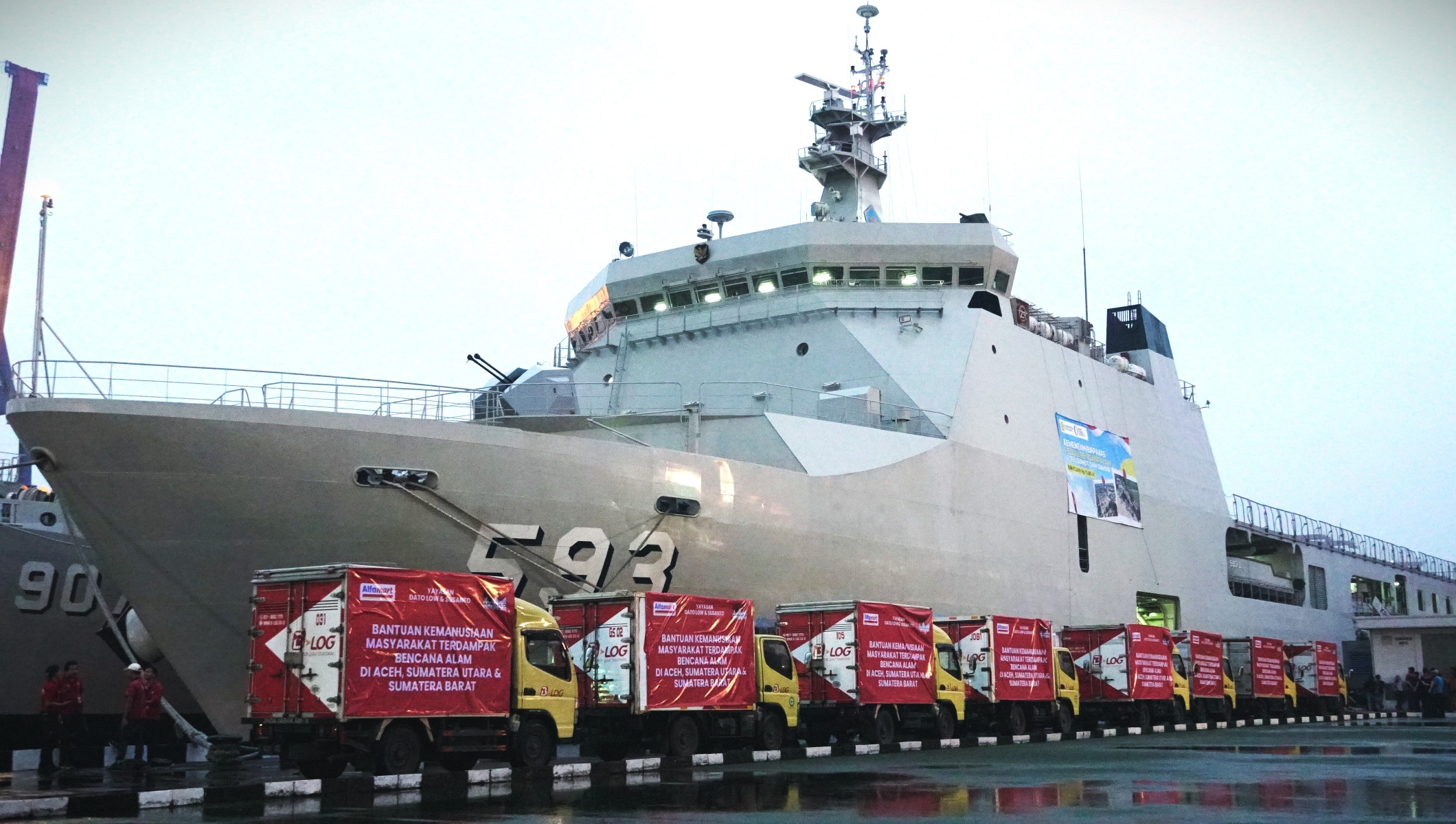 News Banner Percepat Bantuan untuk Sumatera, Alfamart Distribusikan Bantuan Senilai Rp 2 Miliar Lewat Darat, Laut, dan Udara