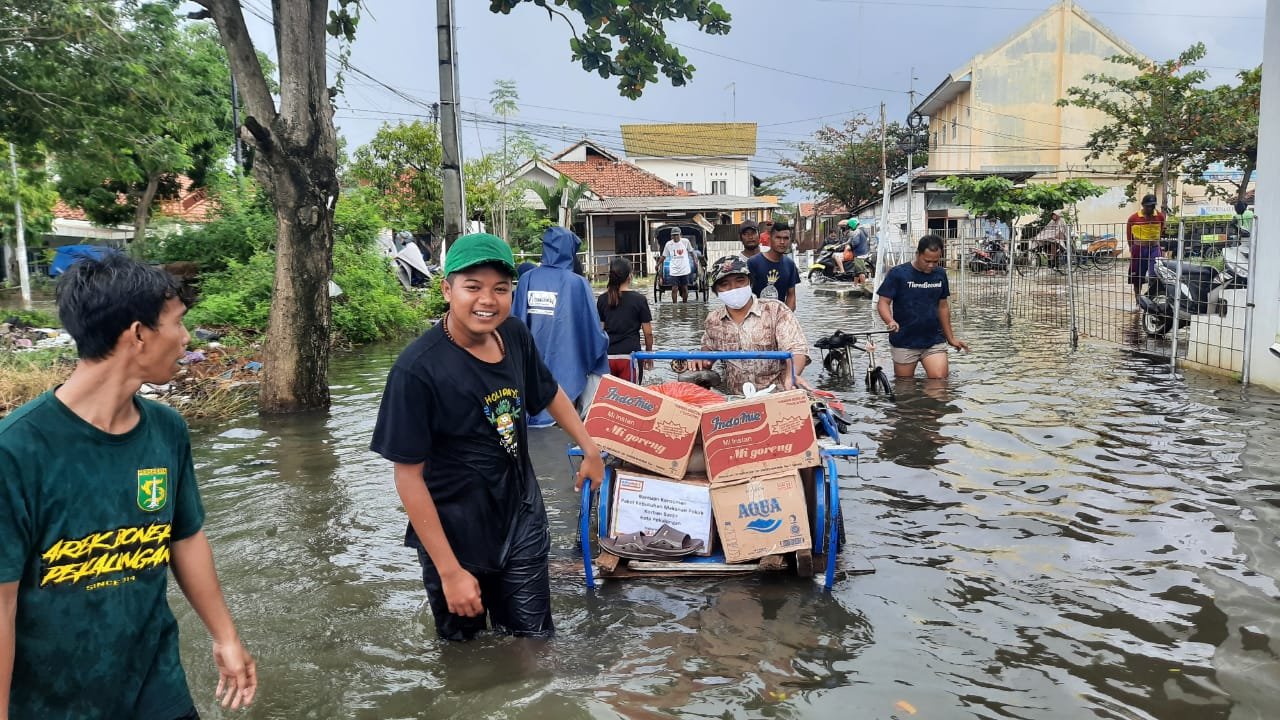 News Banner Alfamart Berikan Bantuan Banjir di Berbagai Daerah