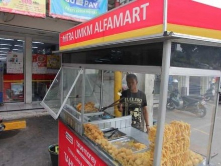 News Banner Berdayakan Pedagang Melalui Outlet Binaan Alfamart