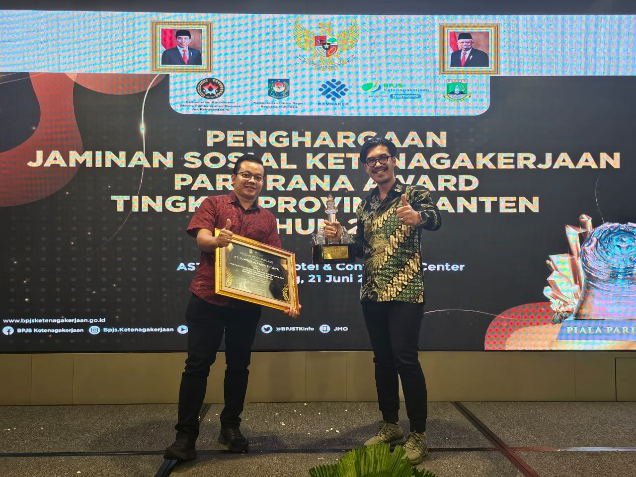 News Banner Beri Perlindungan Maksimal untuk Karyawan, Alfamart Juara Satu Paritrana Award dari Jamsostek