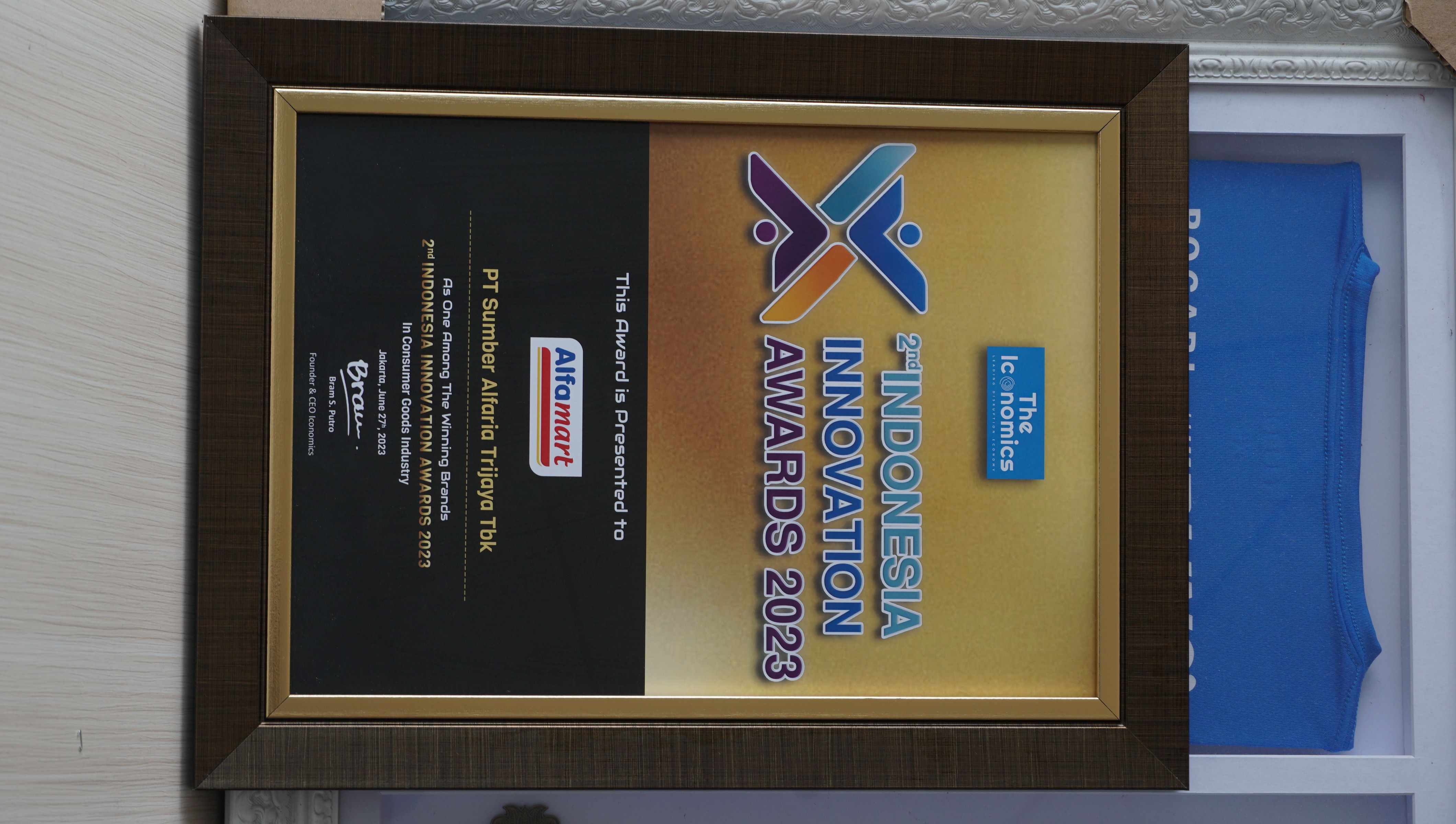Image reward 2nd Indonesia Innovation Awards 2023 in Consumer Goods Industry dari The Iconomics