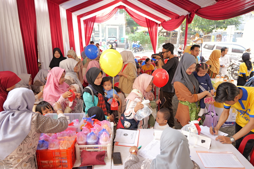 News Banner Bertabur Hadiah, Posyandu Alfamart bersama Sweety Ramai Dikunjungi Warga di Berbagai Wilayah Indonesia