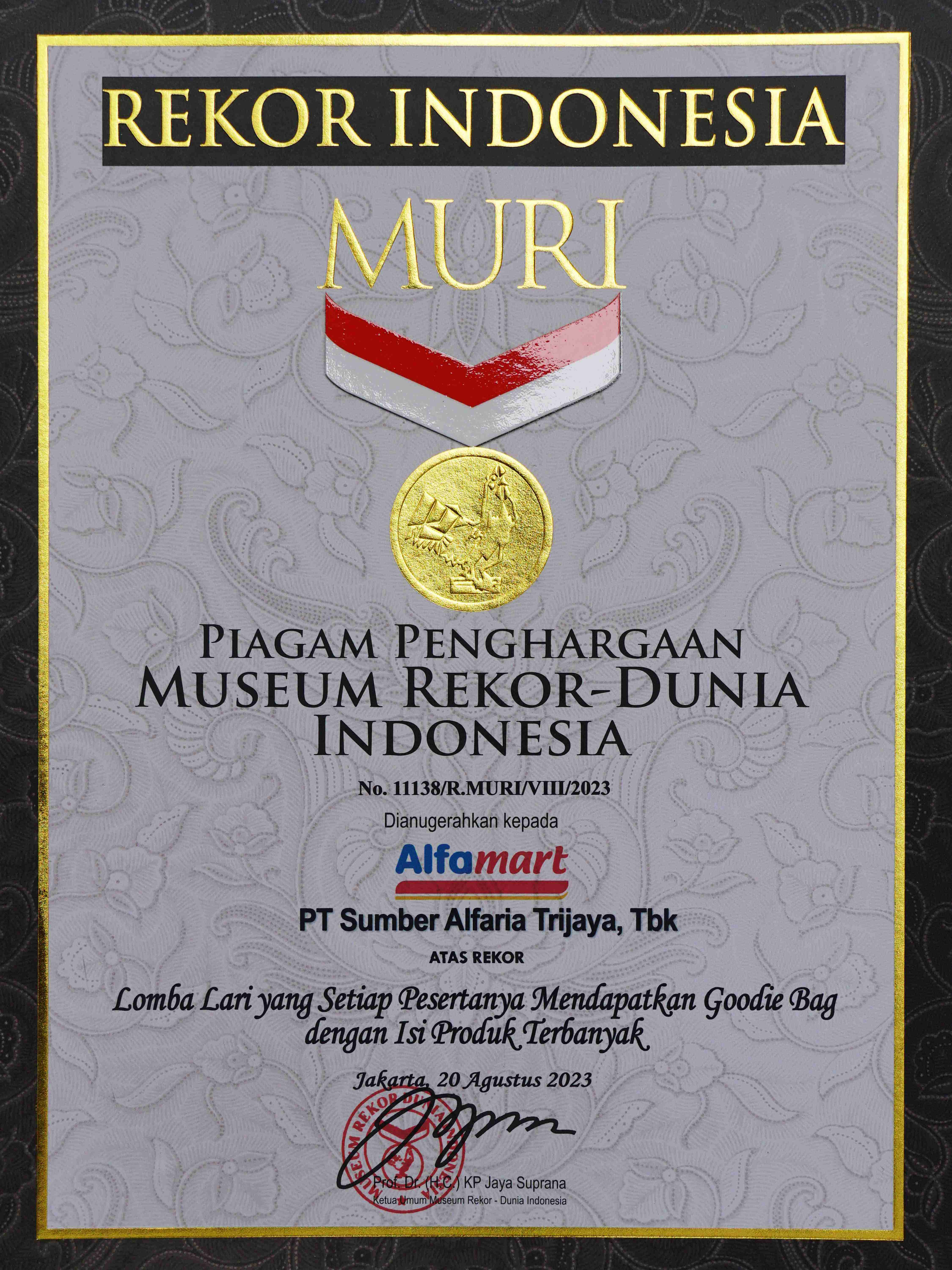 Image reward Penghargaan MURI: Lomba Lari yang Pesertanya Mendapatkan Goodie Bag dengan Isi Produk Terbanyak dari MURI