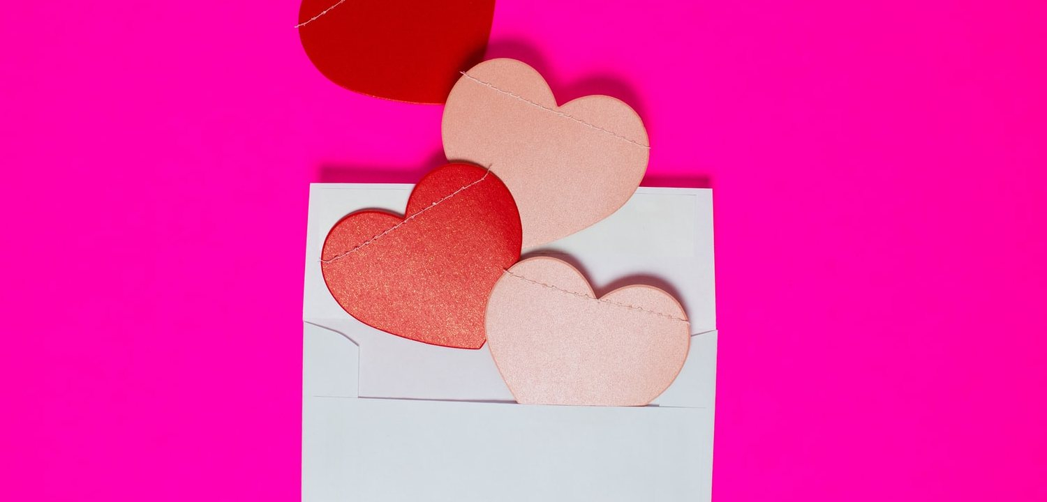 News Banner Ini 7 Hadiah Valentine untuk Wanita yang Bisa Bikin Dia Terkesan