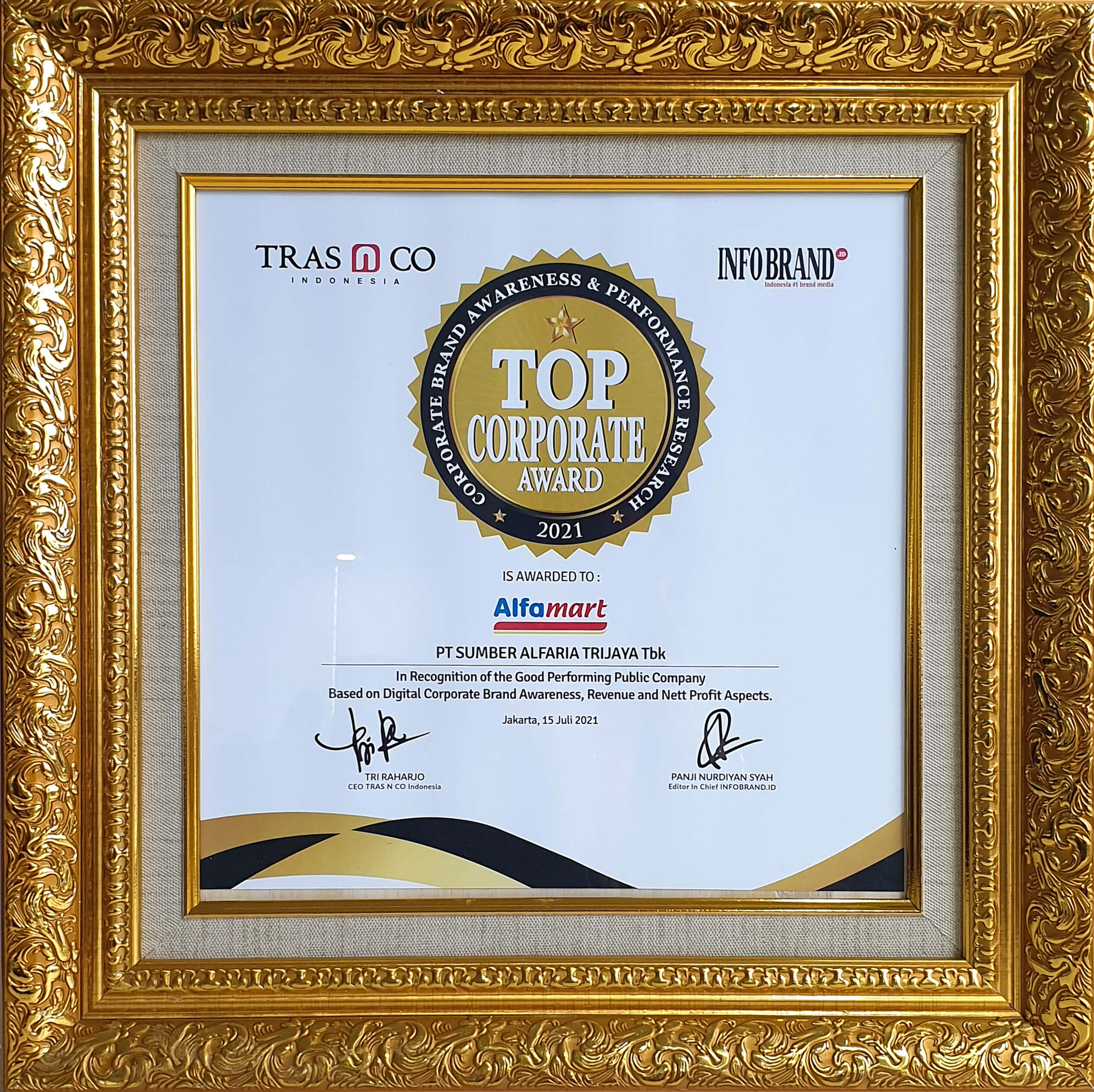 Image reward Top Corporate Award 2021 dari InfoBrand