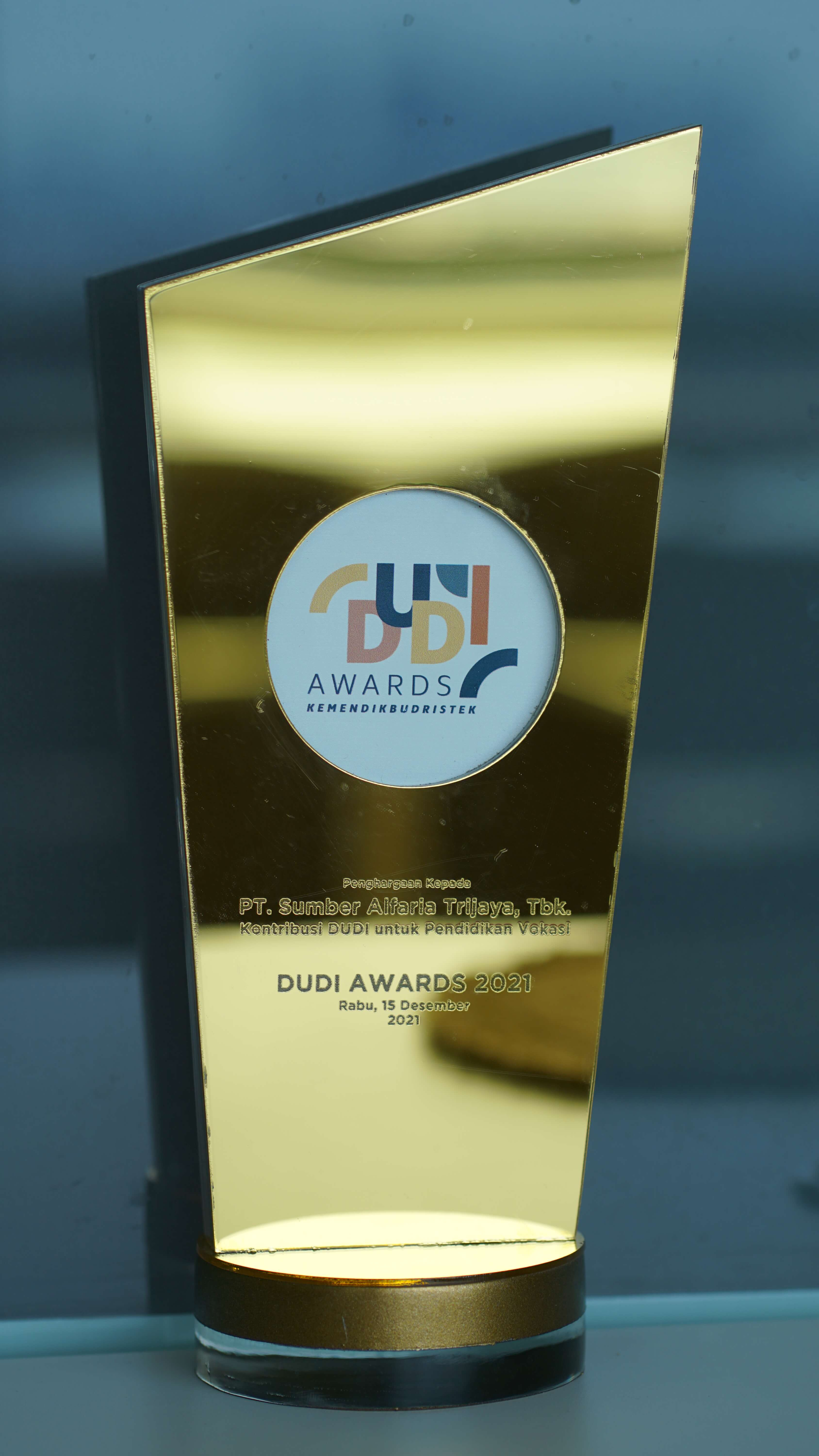 Image reward Anugerah DUDI Award 2021 dari Kementerian Pendidikan, Budaya, Riset dan Teknologi RI